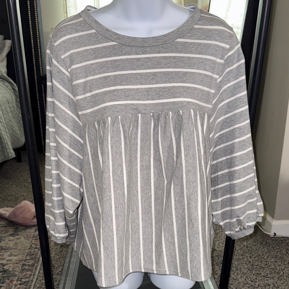 Listicle Gray & White Striped Peasant Tunic